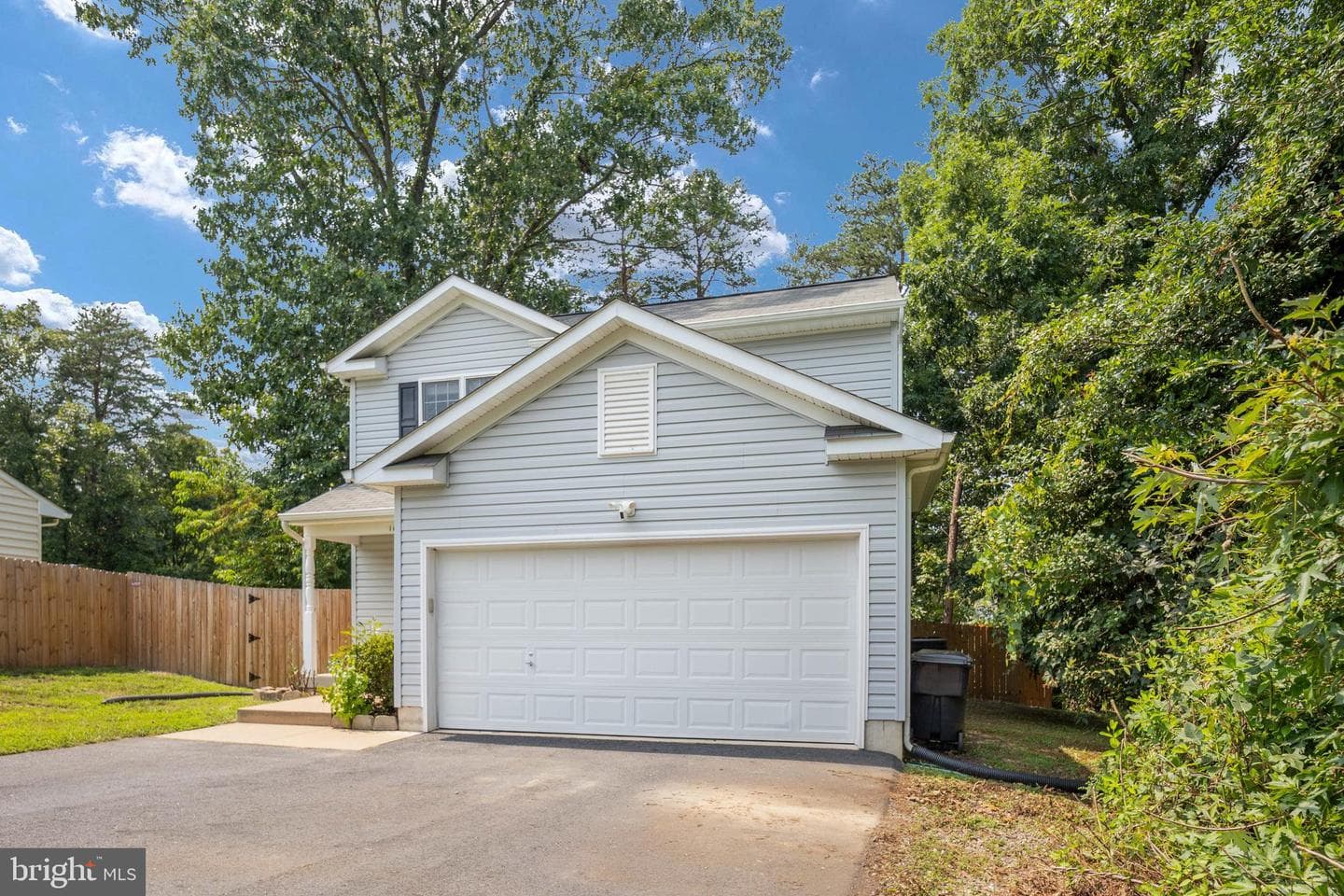 10416 Hillside Lane photo 3