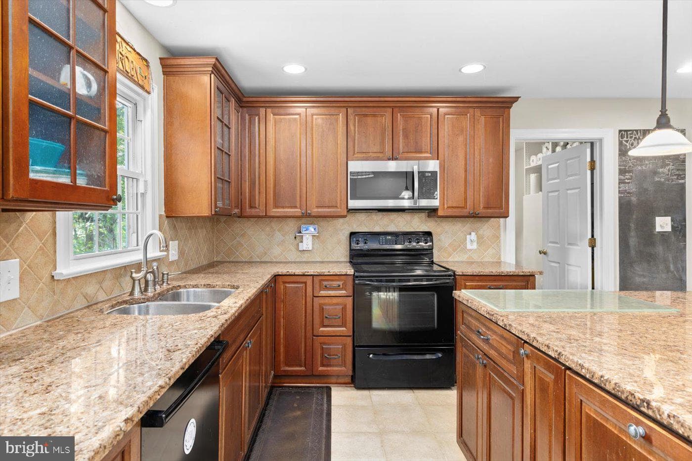 616 Winterberry Drive photo 11