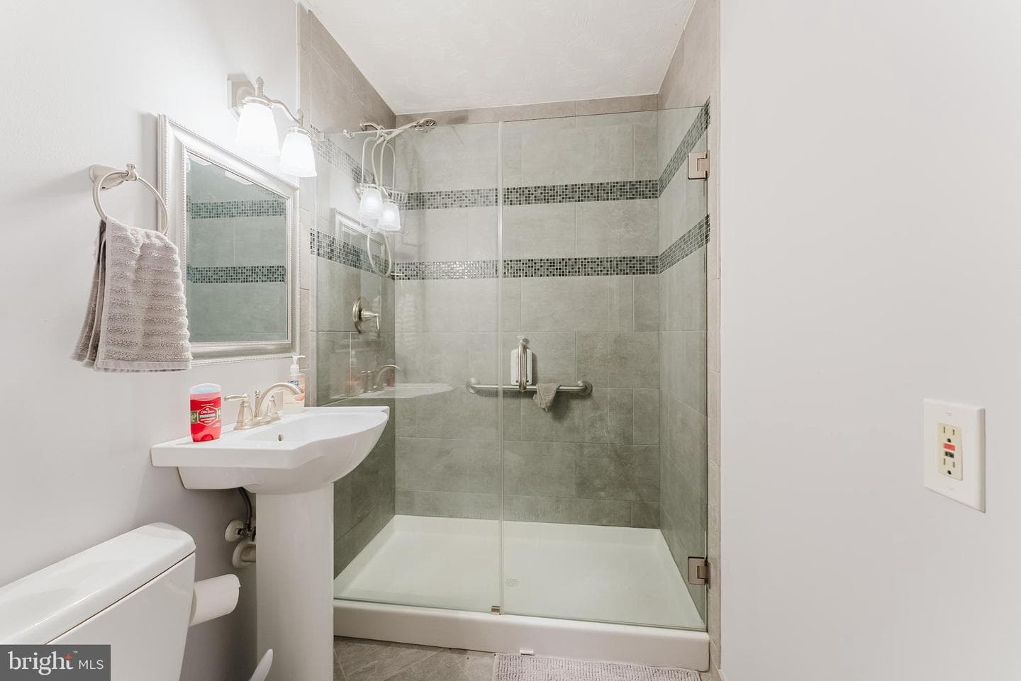 63 Dent Road photo 10