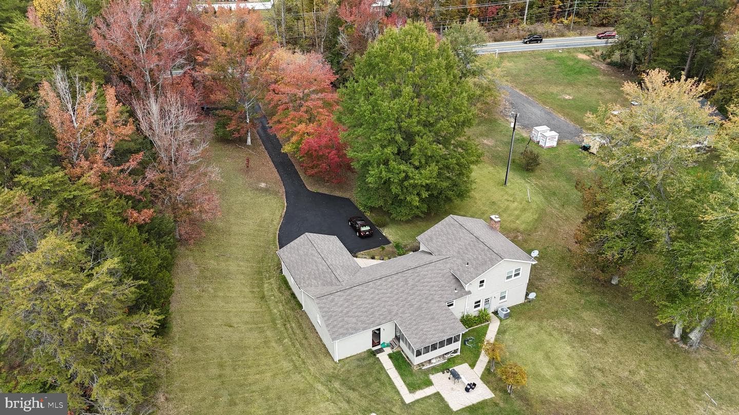 128 Courthouse Road photo 2