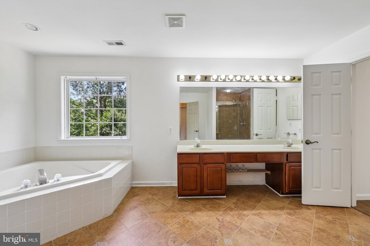 102 Richmond Cove photo 18