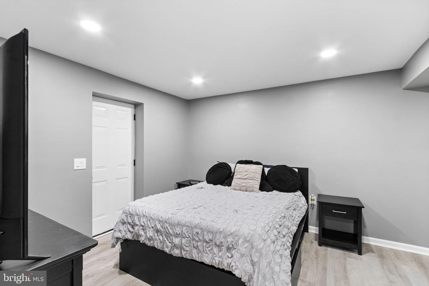 60 Portland Drive photo 39