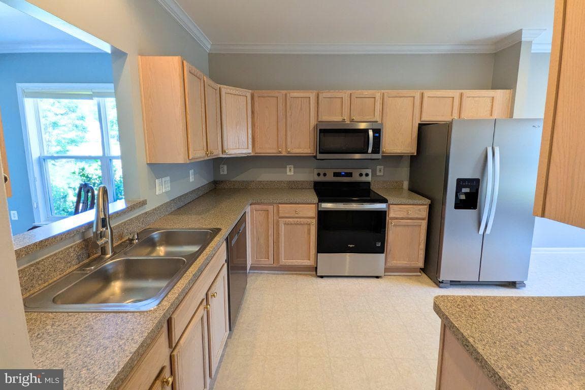 27 Hanover Court photo 36