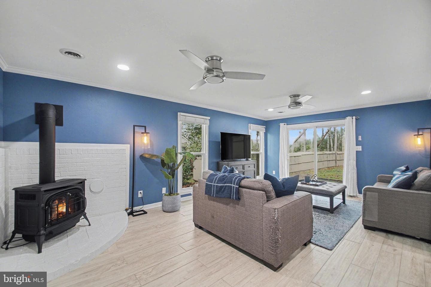 2030 Victoria Drive photo 12