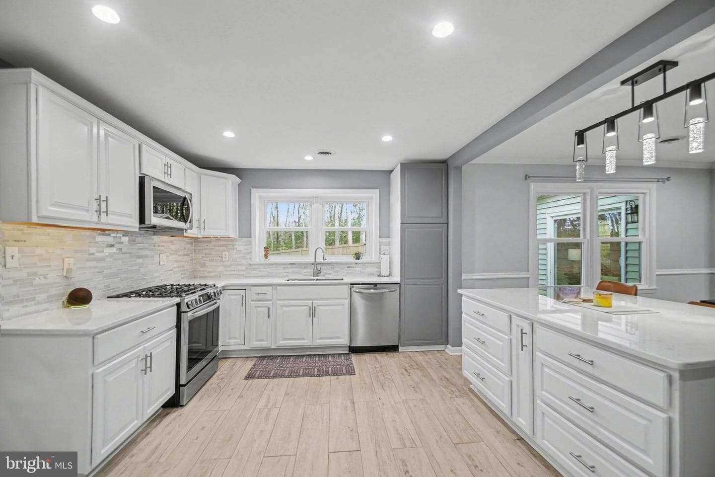 2030 Victoria Drive photo 9