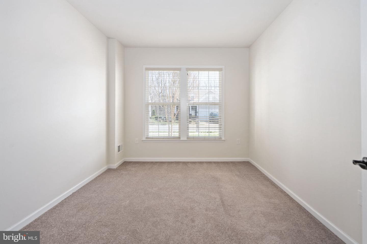 196 Denison Street photo 13