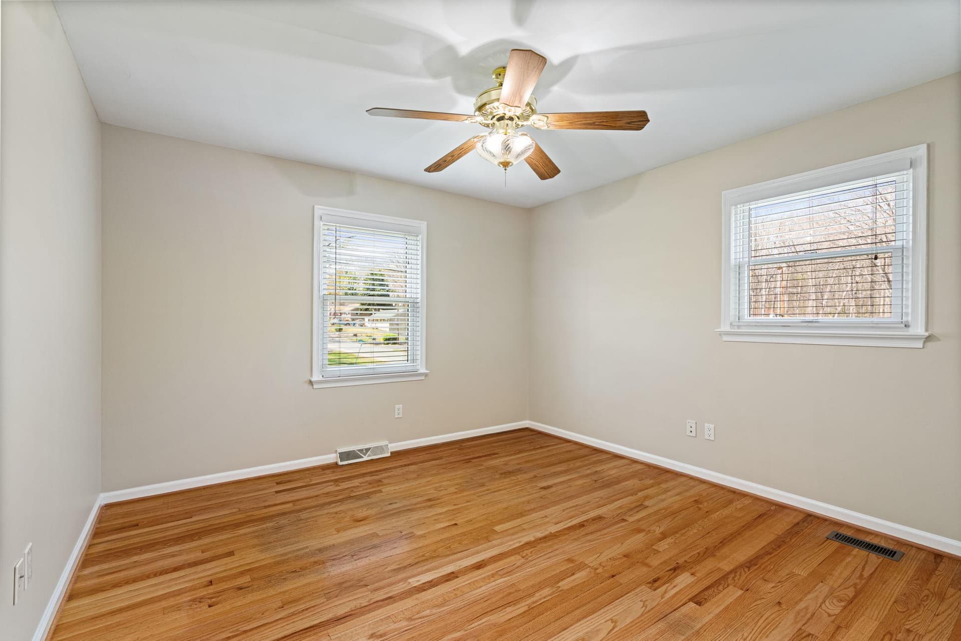 910 Carol Lane photo 26