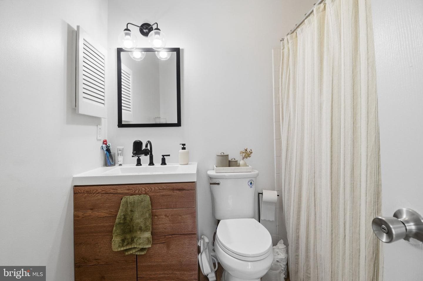 201 Mews Court photo 21