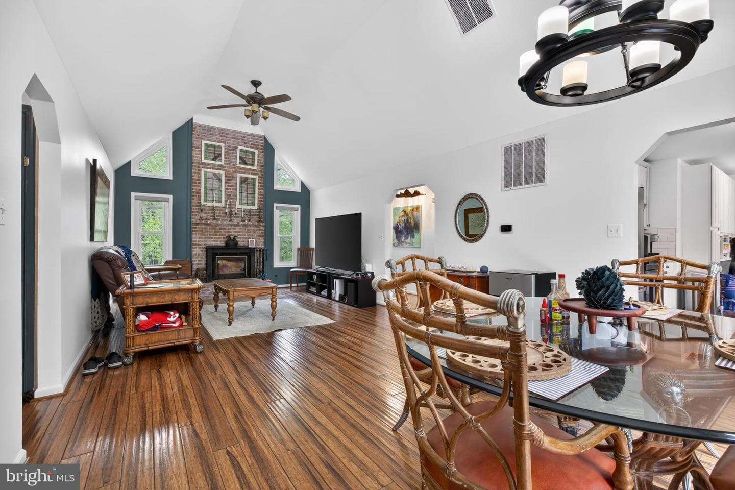 2 Holly Court photo 16