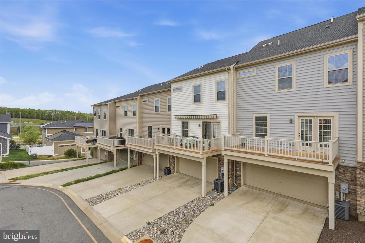 211 Freesia Lane photo 31
