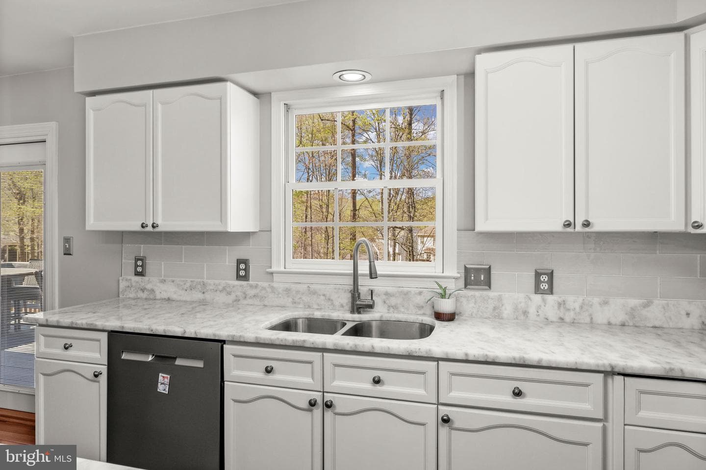 8 Queens Mill Court photo 27