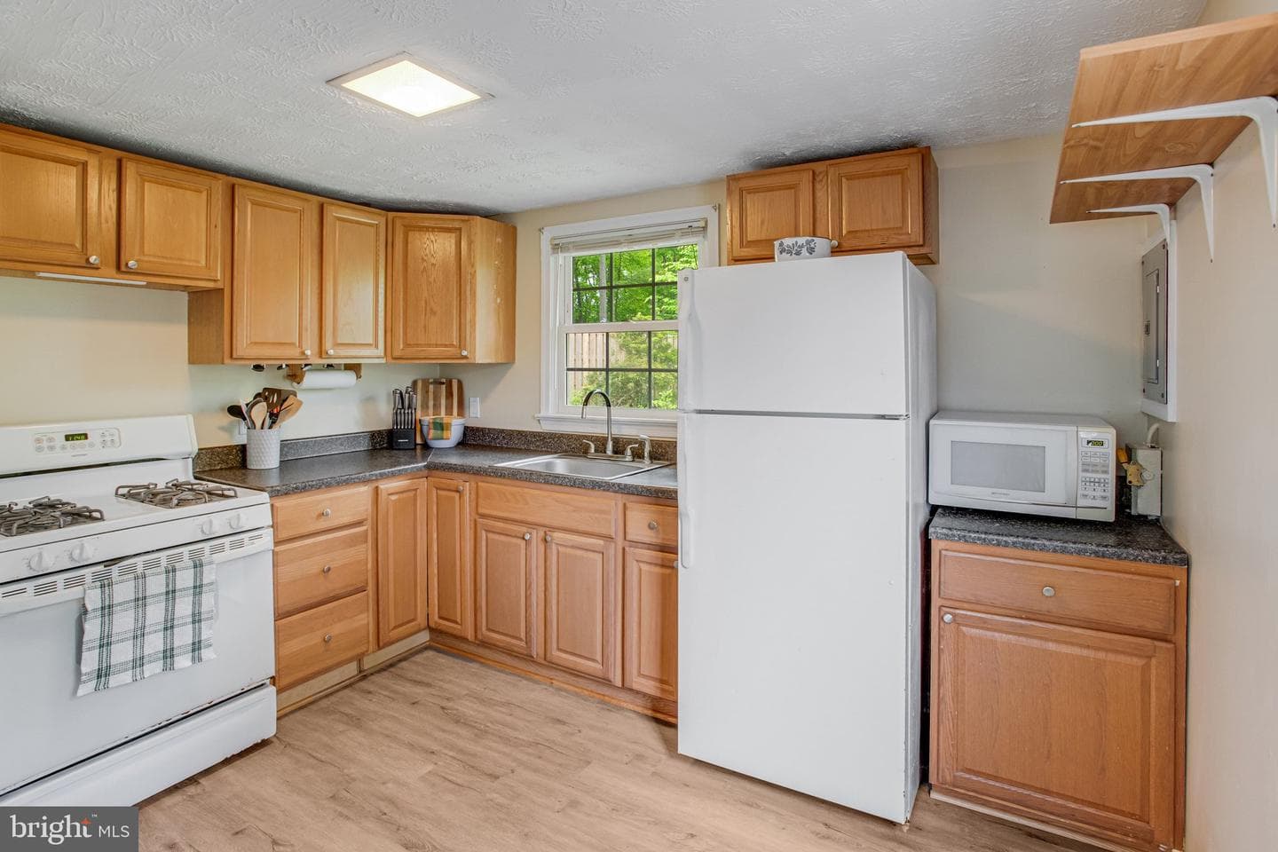 1047 Lakeview Drive photo 7