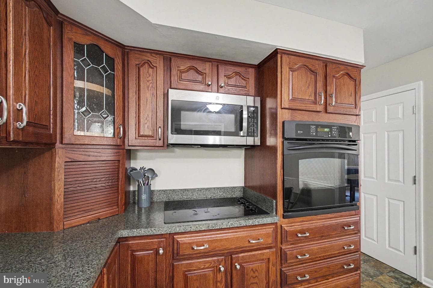 113 Stratford Pl photo 4