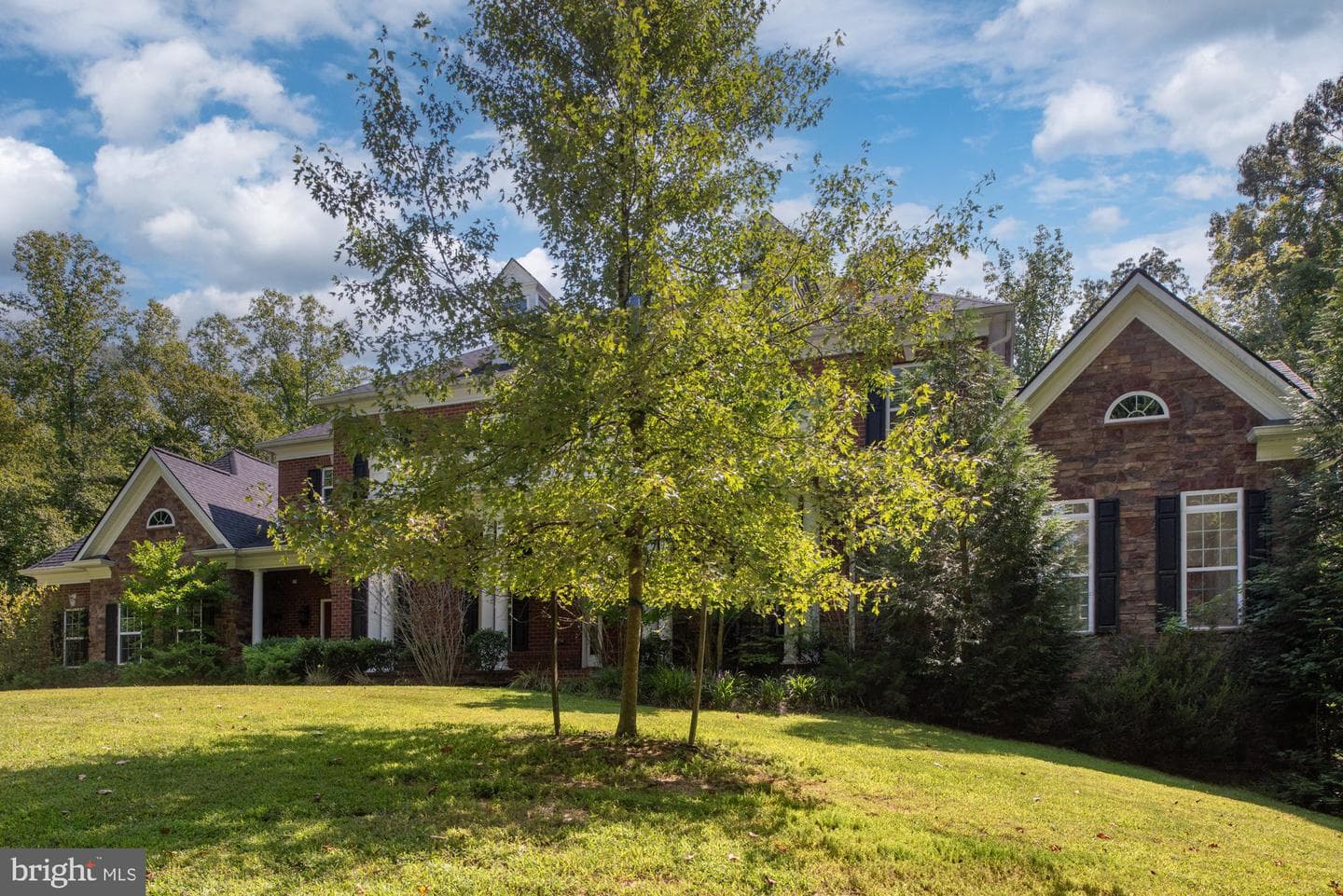 425 Wakerobin Drive photo 136
