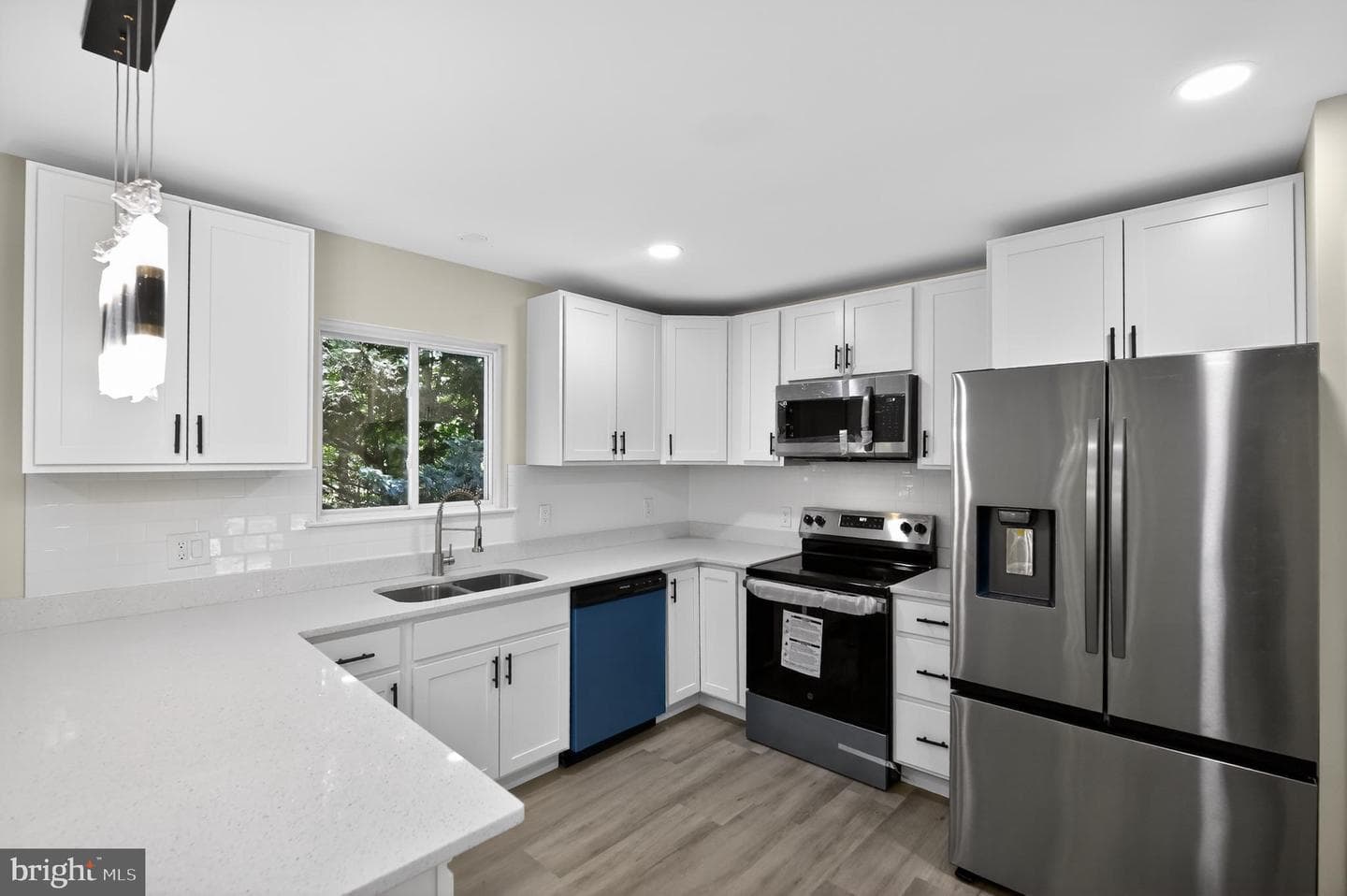 9 West Briar Drive photo 3