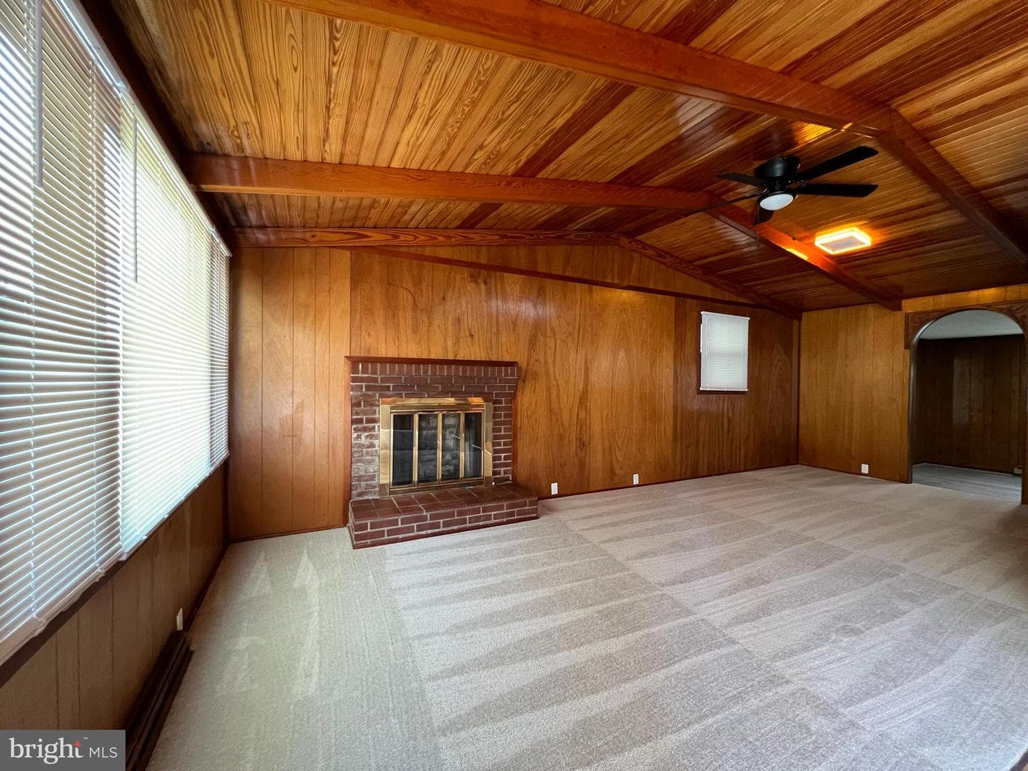 100 Leeland Road photo 9