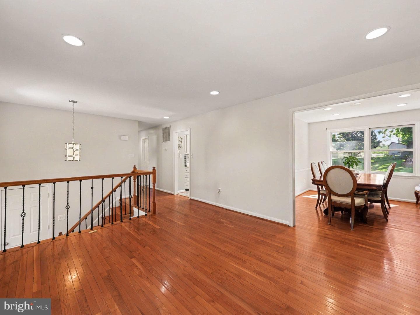 8 B Vue Avenue photo 4