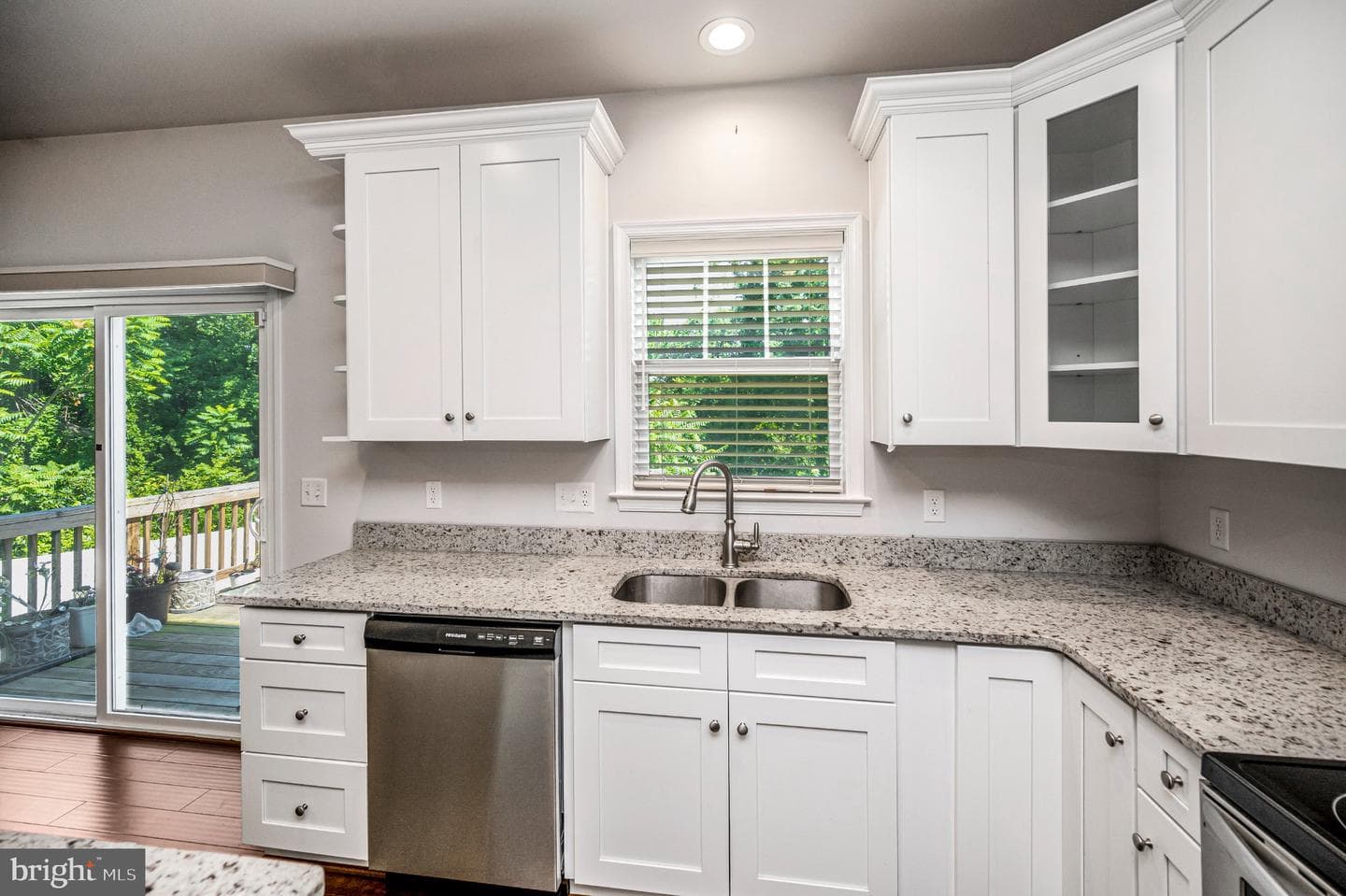 121 Forbes St photo 10