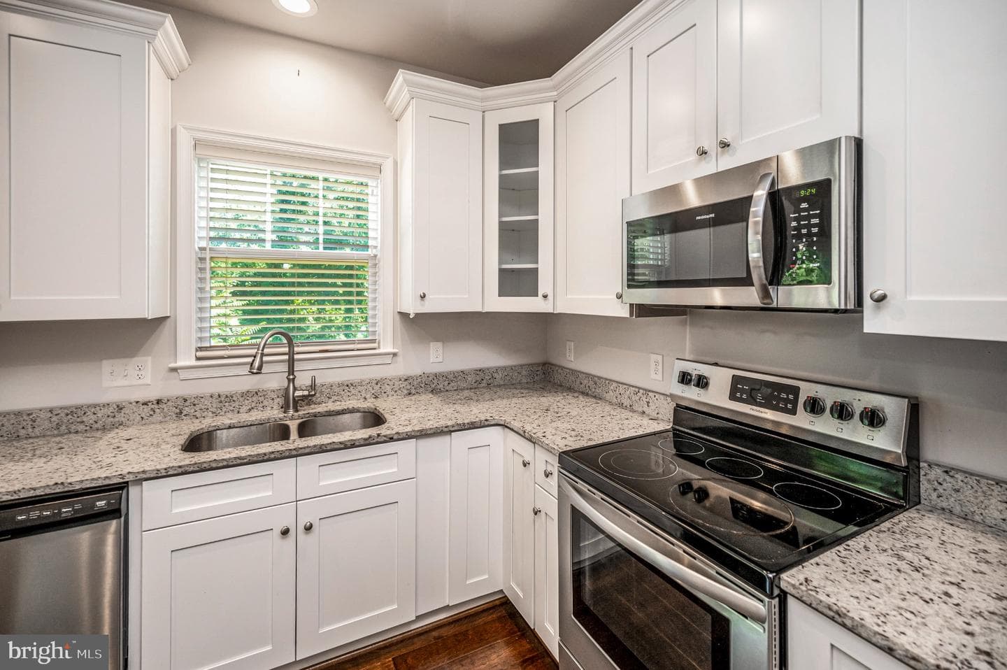 121 Forbes St photo 11