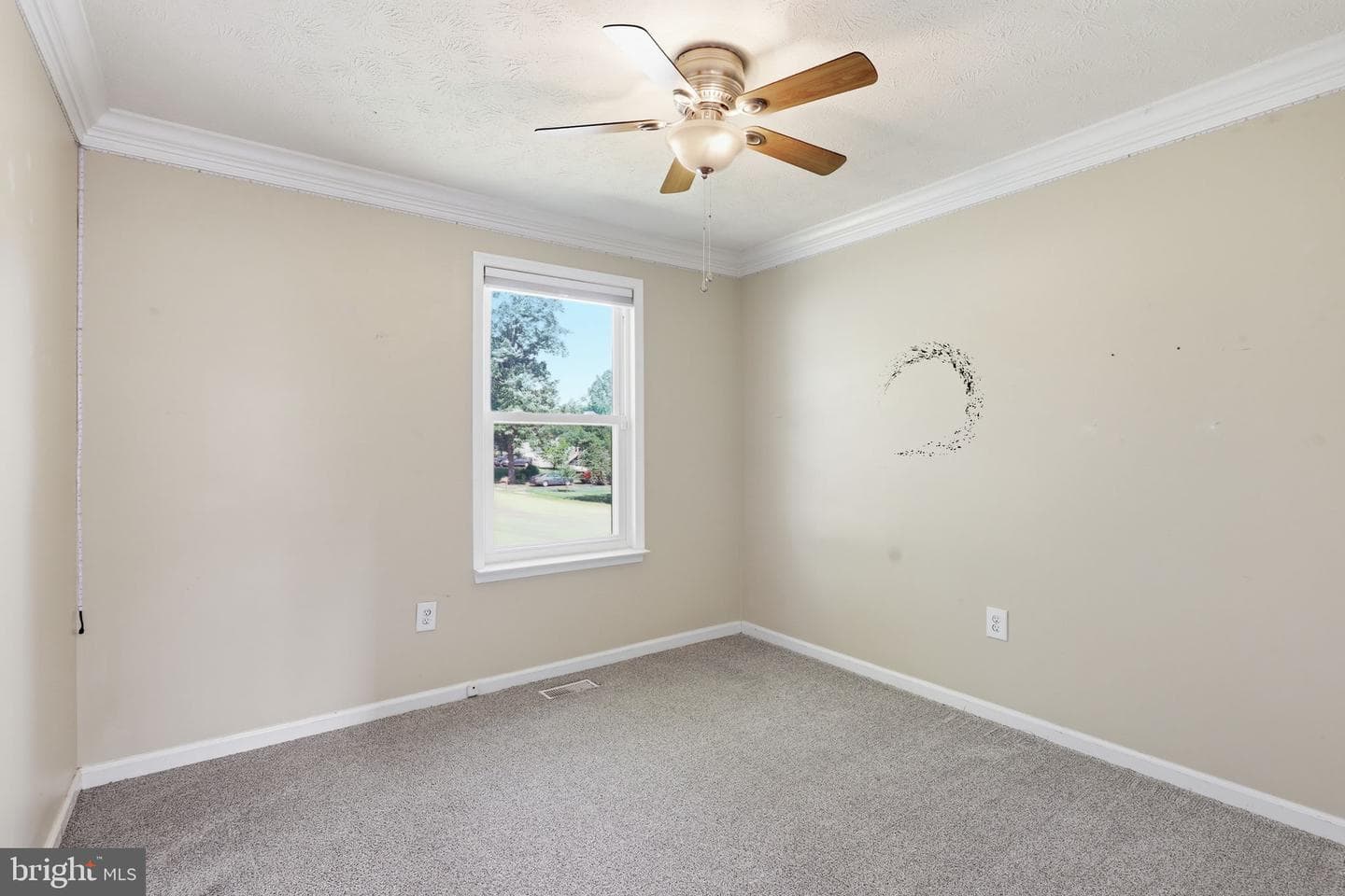 33 Bryant Boulevard photo 13