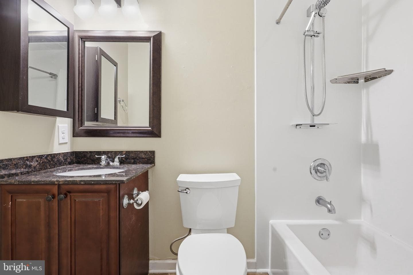 33 Bryant Boulevard photo 14