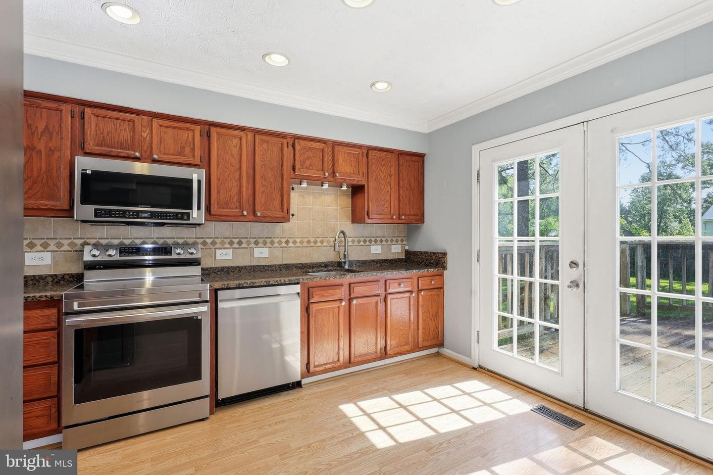 33 Bryant Boulevard photo 4