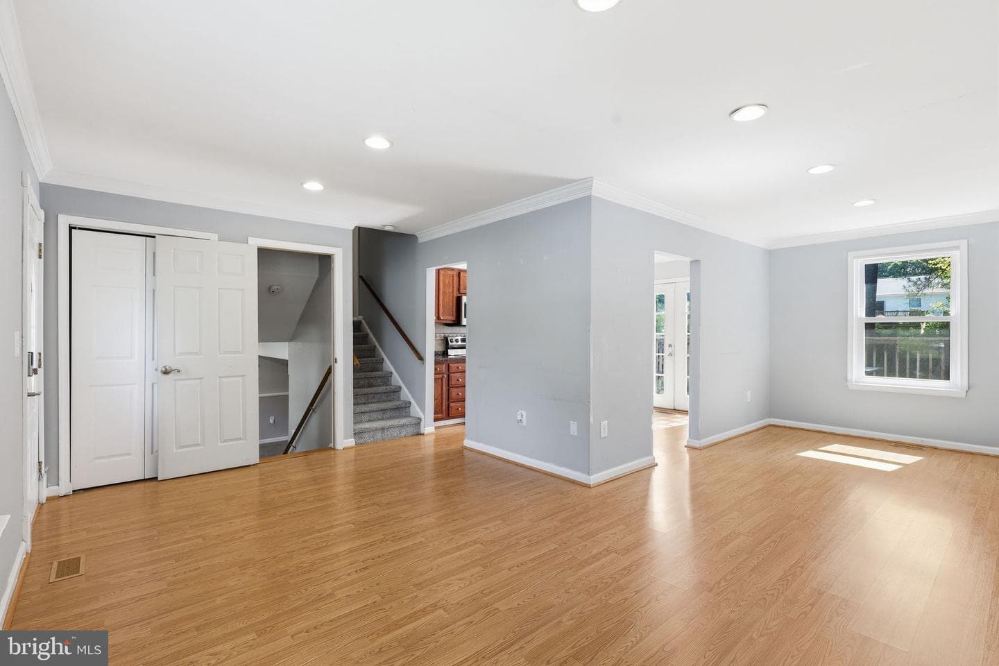 33 Bryant Boulevard photo 6