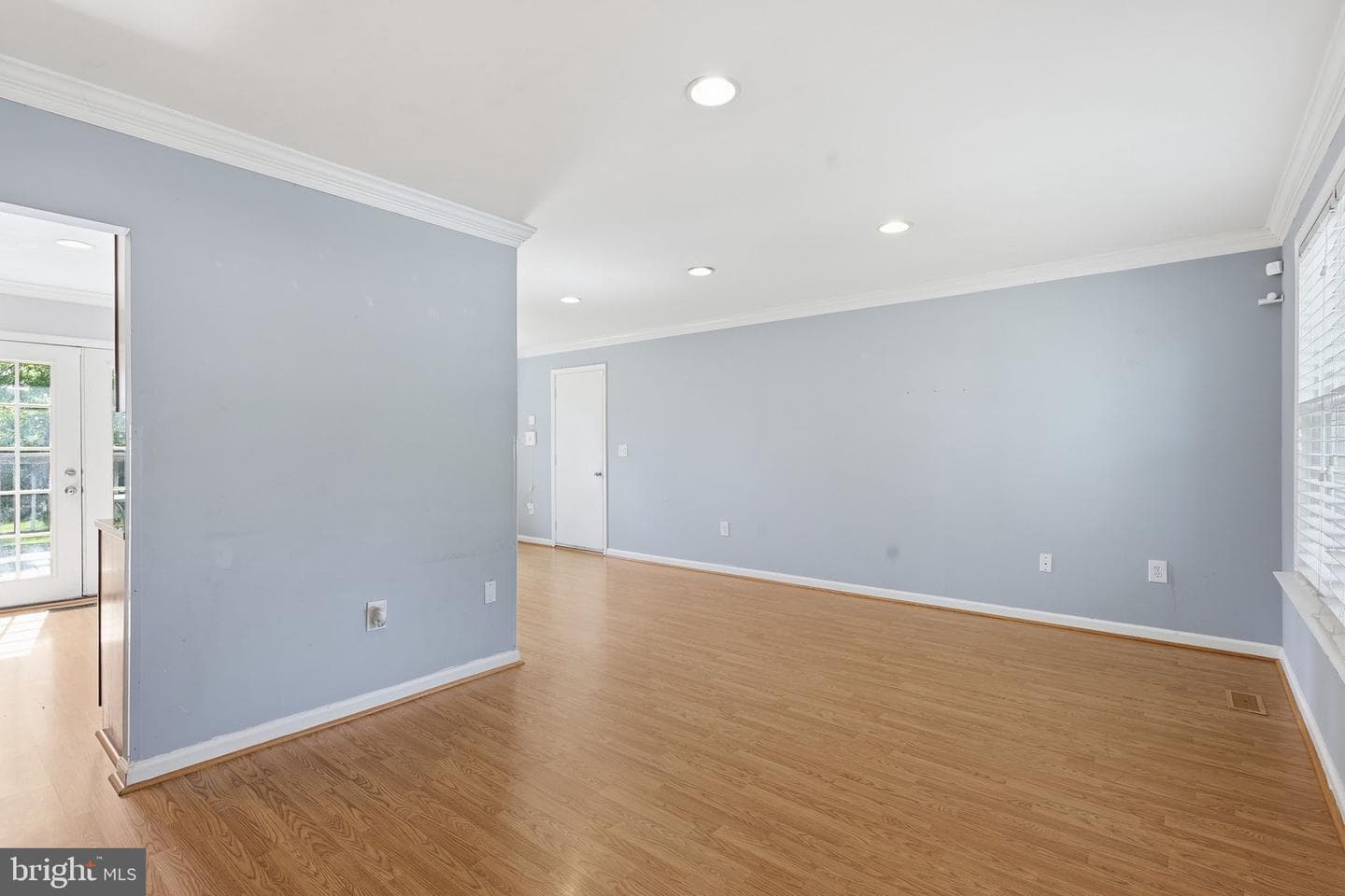 33 Bryant Boulevard photo 8