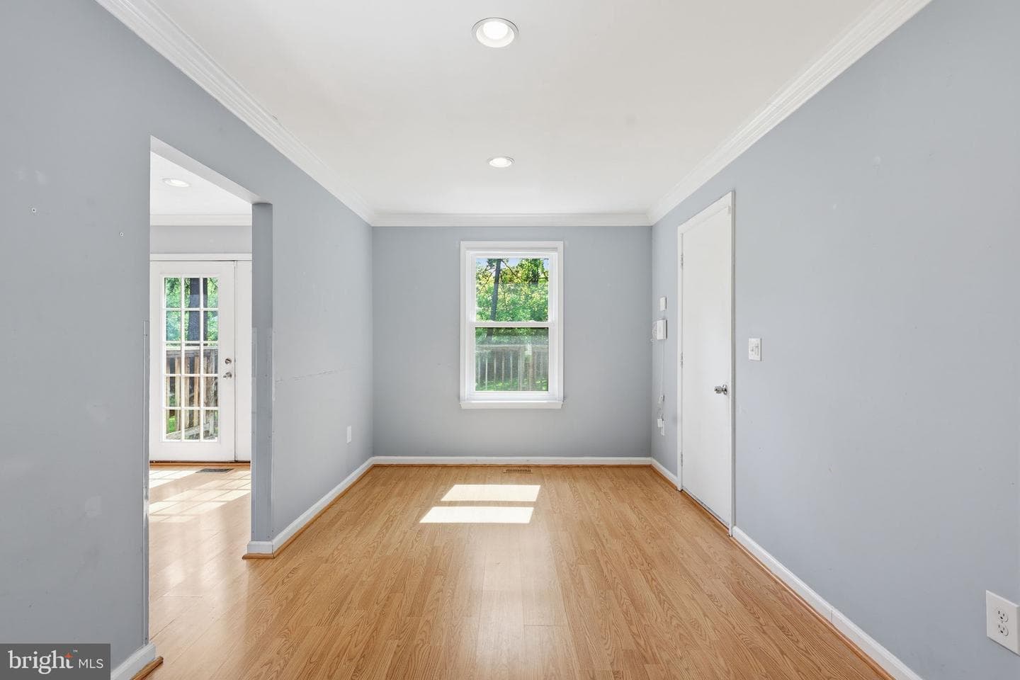 33 Bryant Boulevard photo 9
