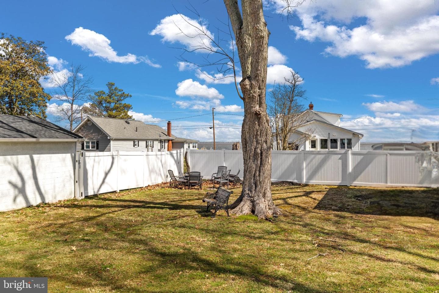 1212 Lossing Avenue photo 3