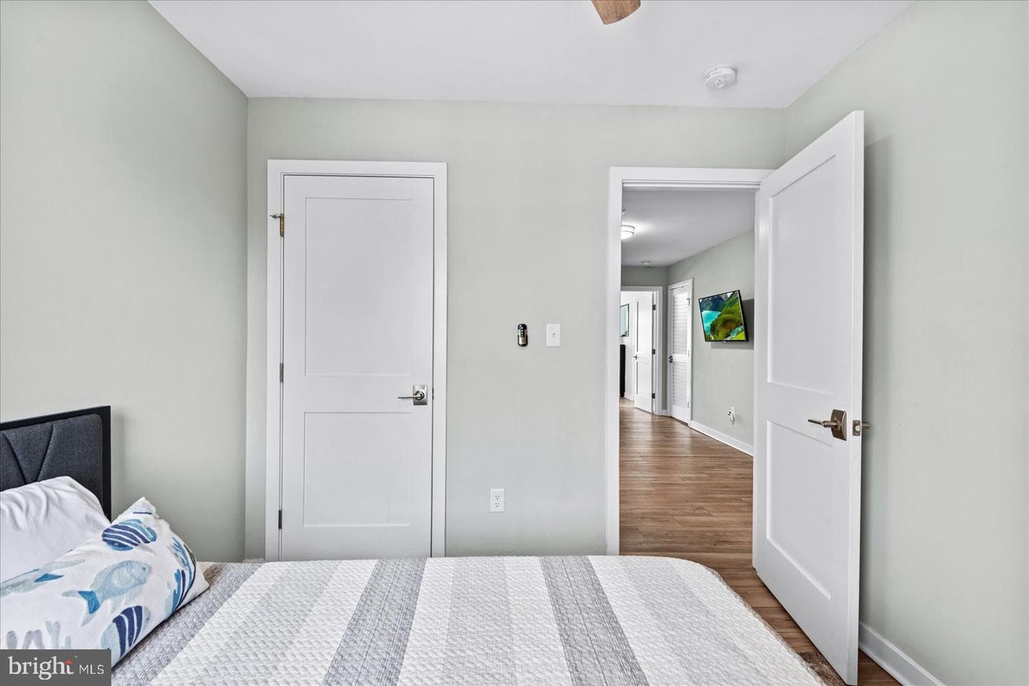 300 Douglas Avenue photo 23