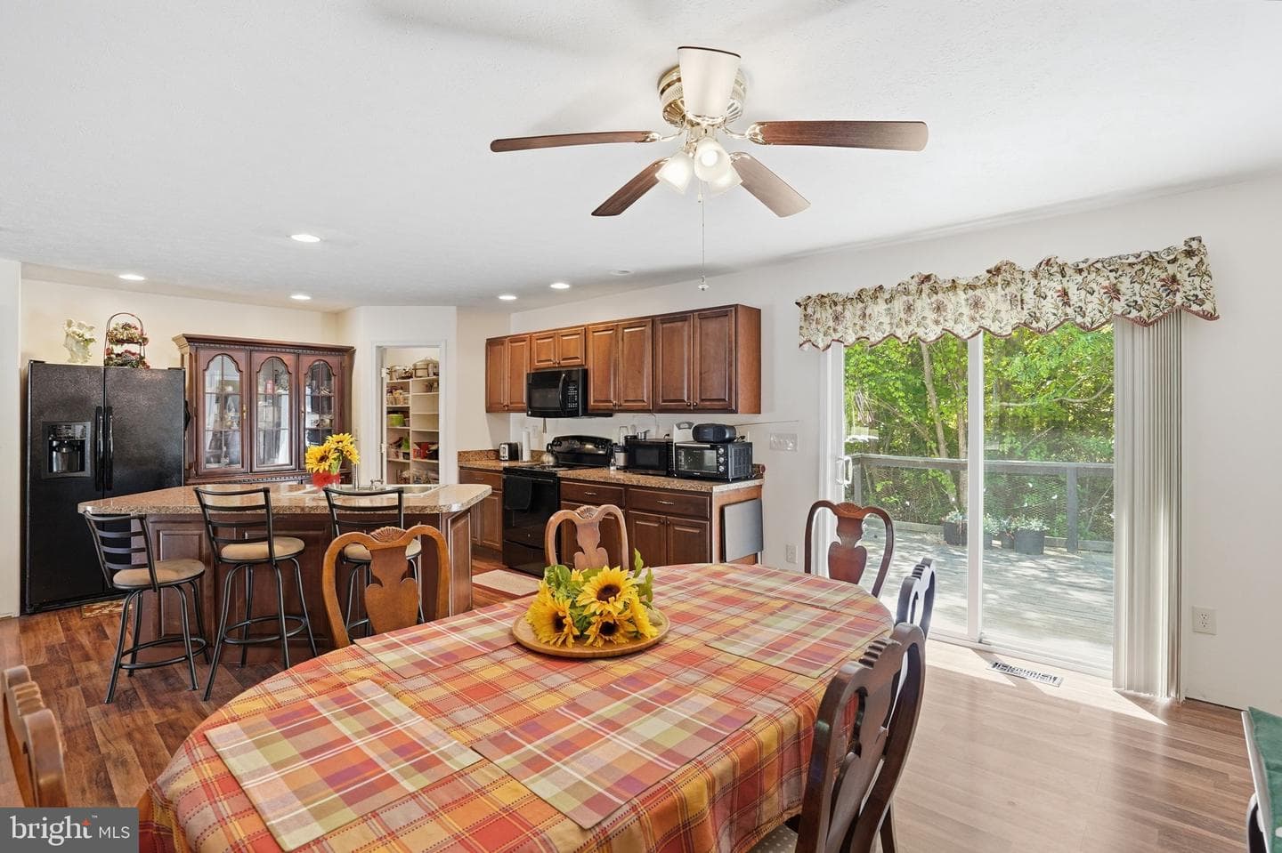 275 Monticello photo 11