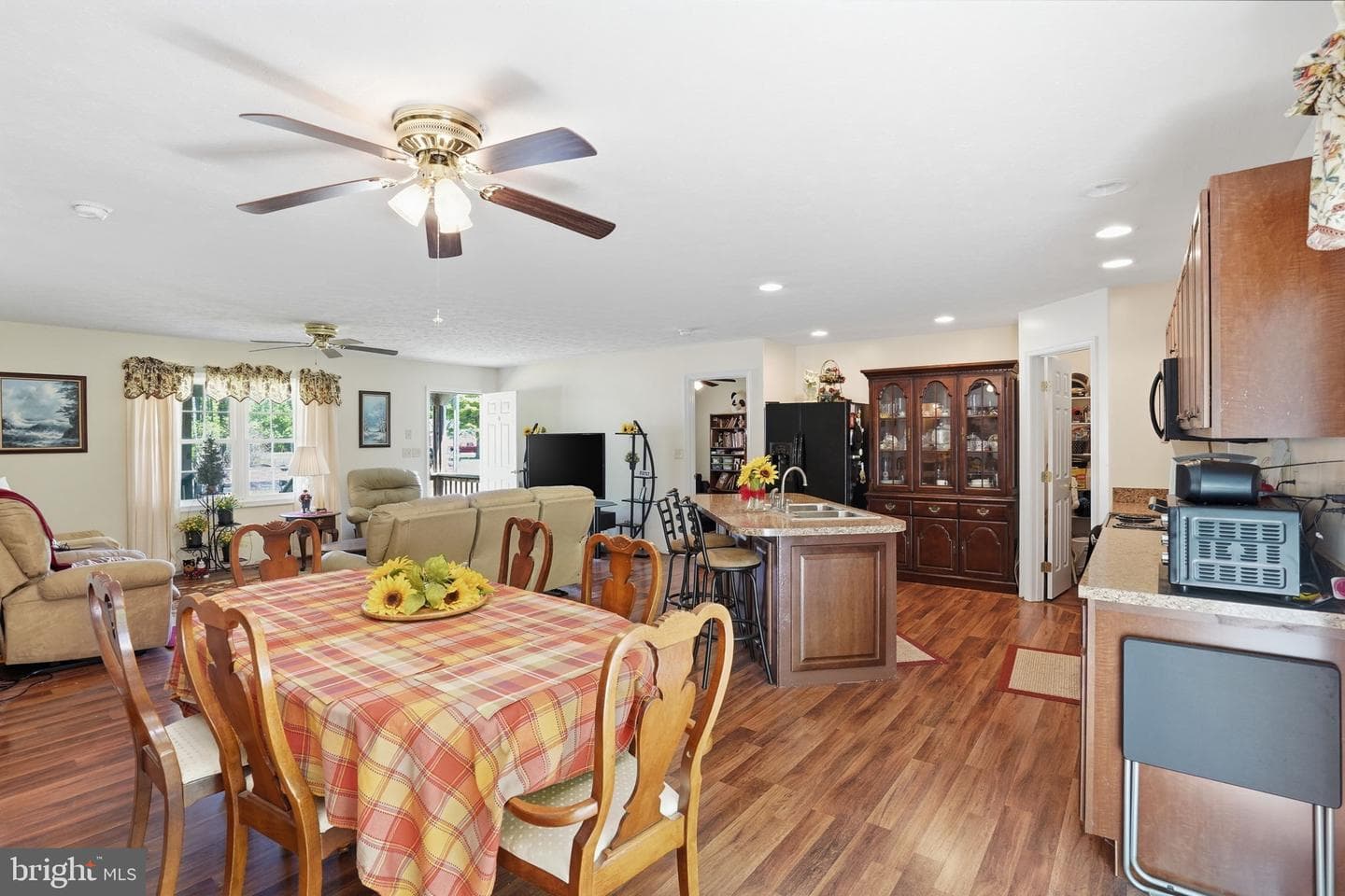 275 Monticello photo 13