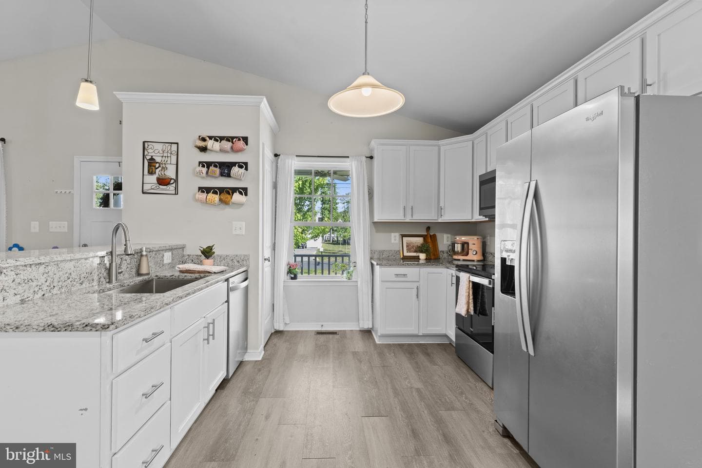 320 2nd Street photo 3