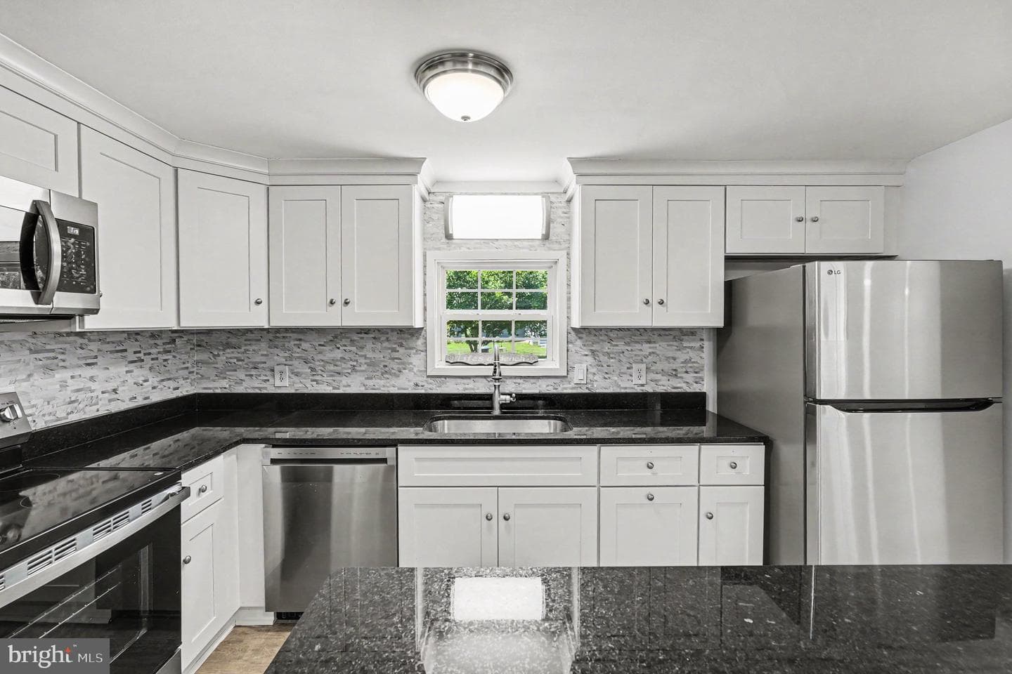 3301 Stratford Street photo 9