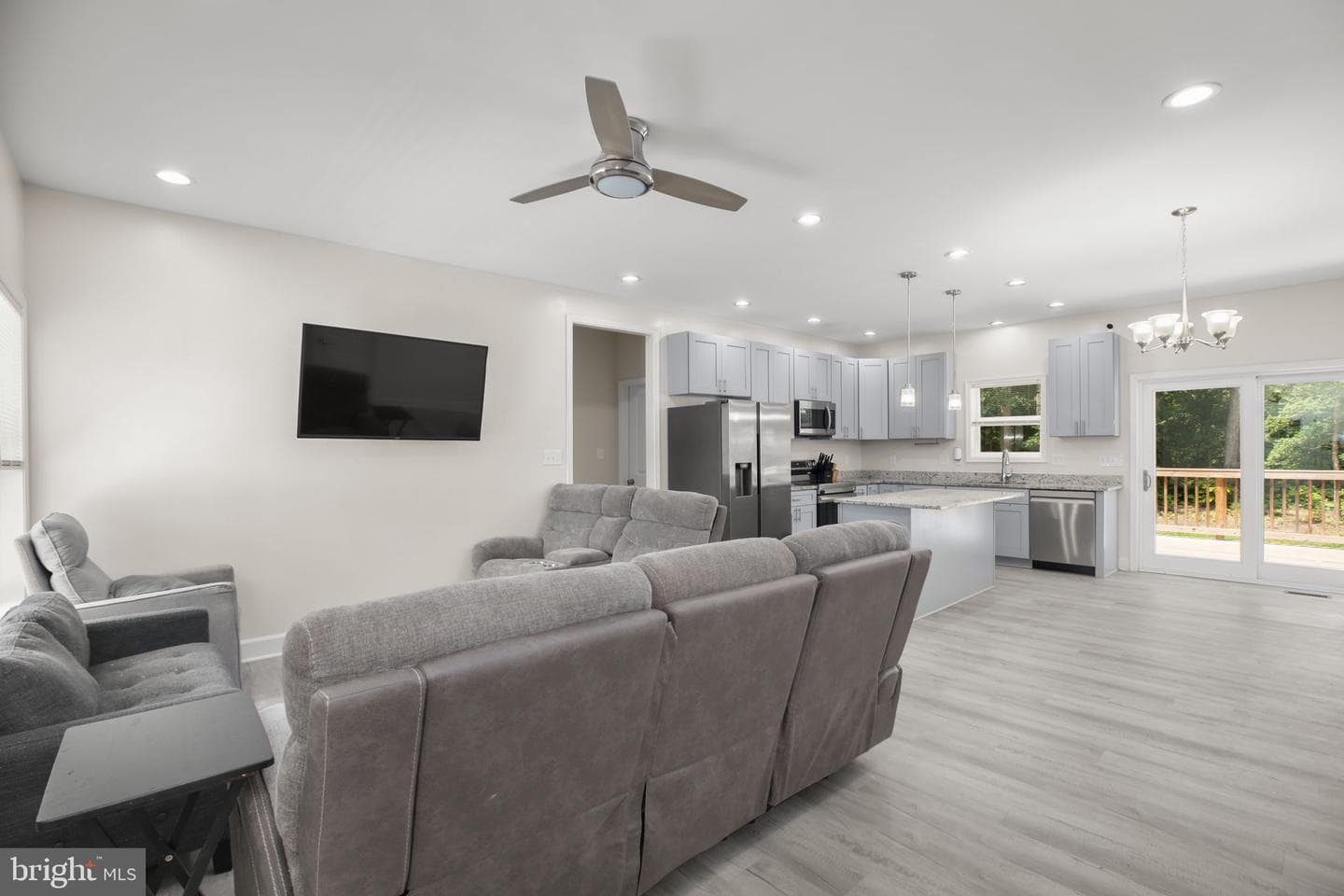 1129 Albrough Boulevard photo 4