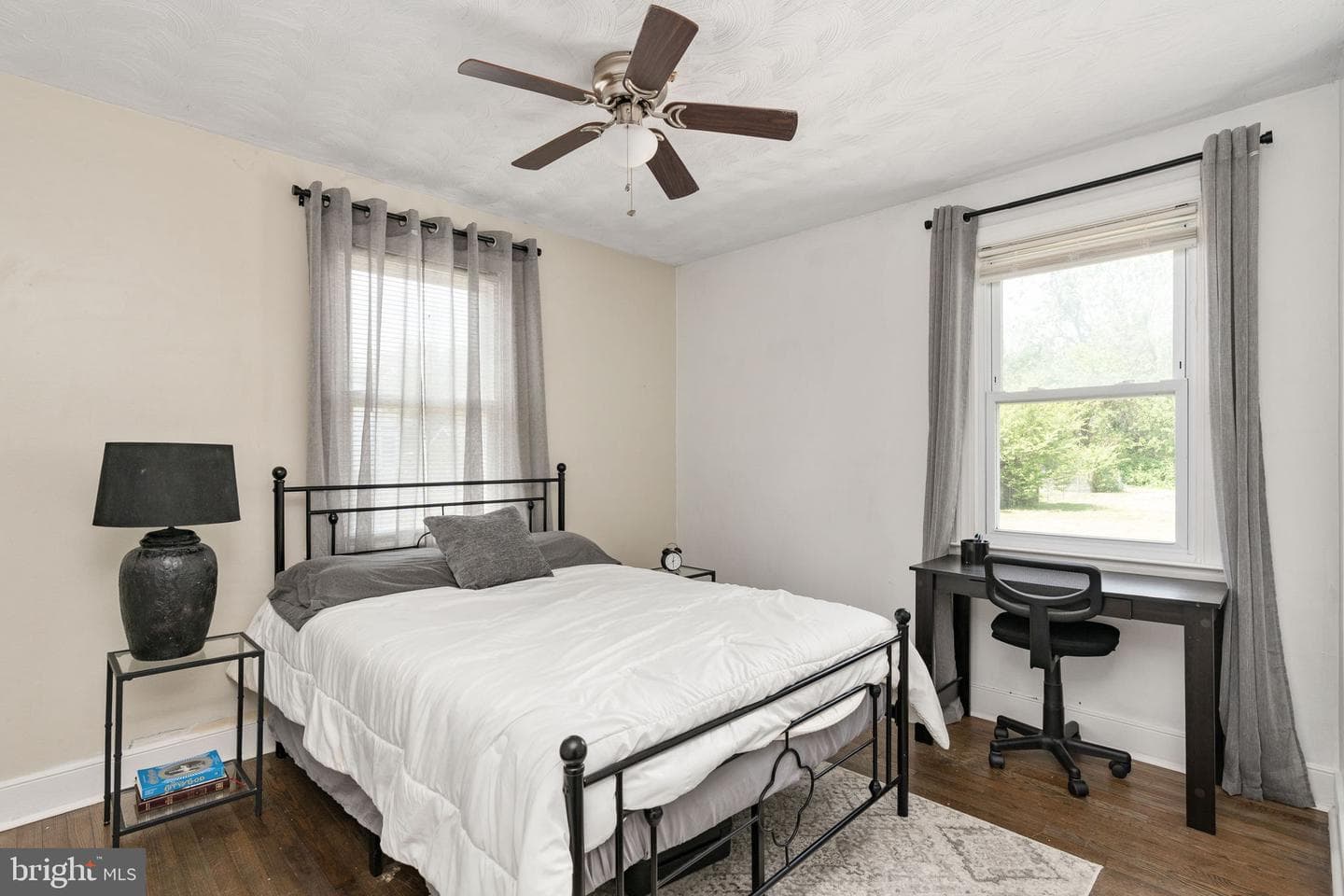 305 Locust Avenue photo 10