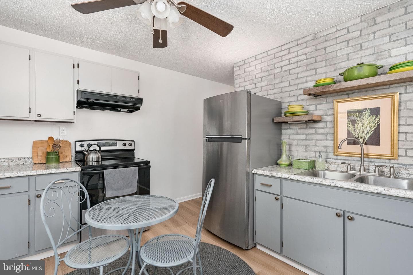 305 Locust Avenue photo 16