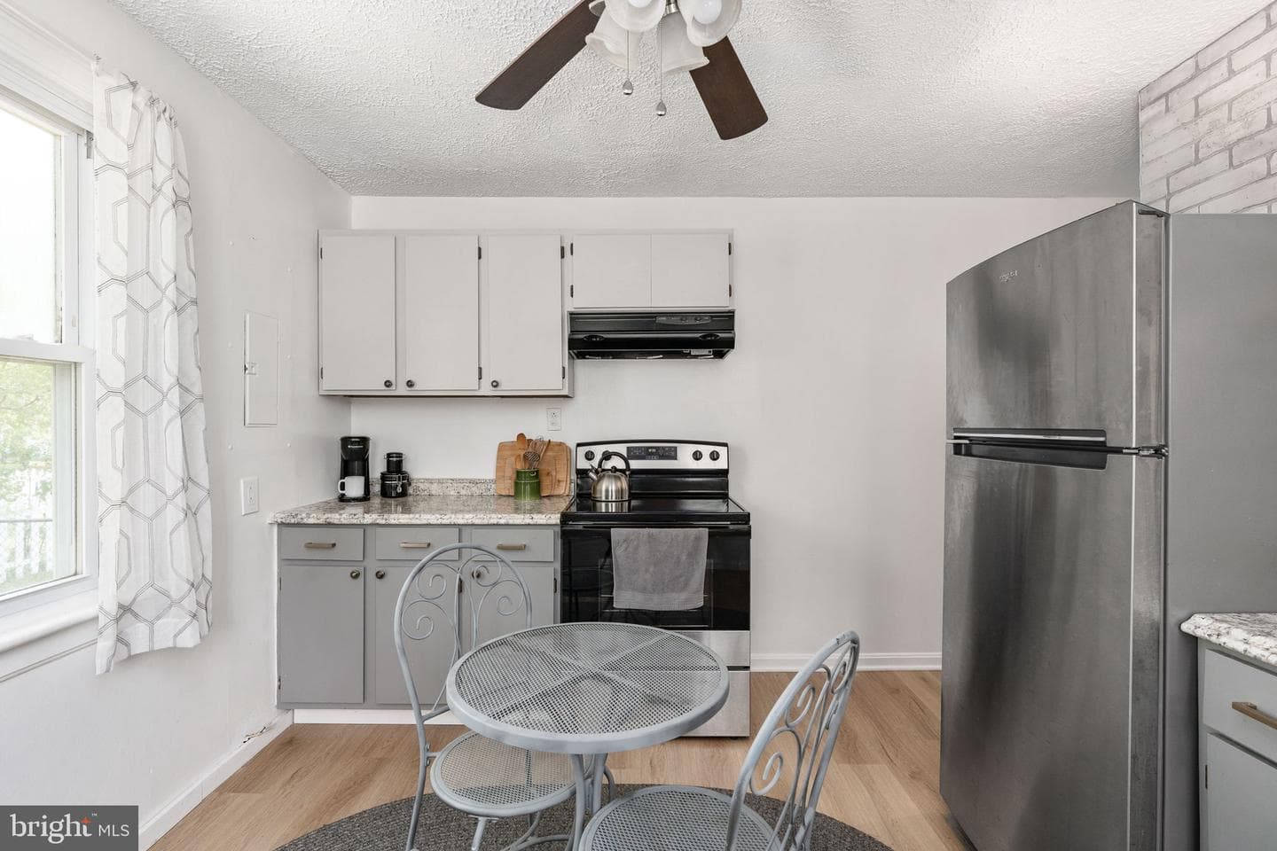 305 Locust Avenue photo 17