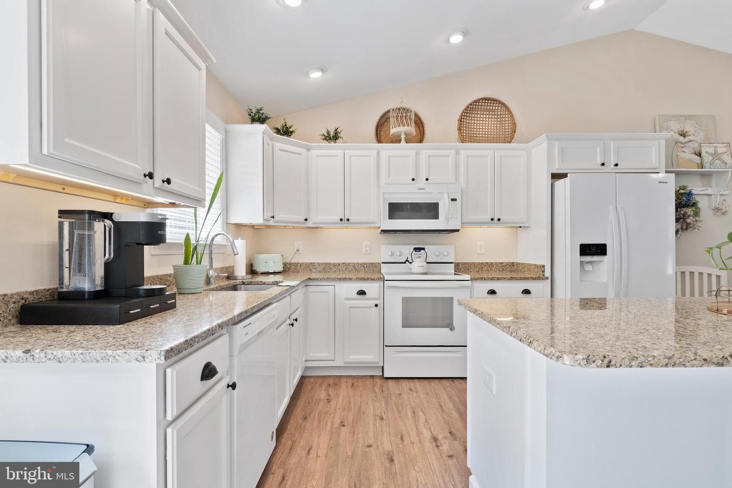305 Cedar Ln photo 13