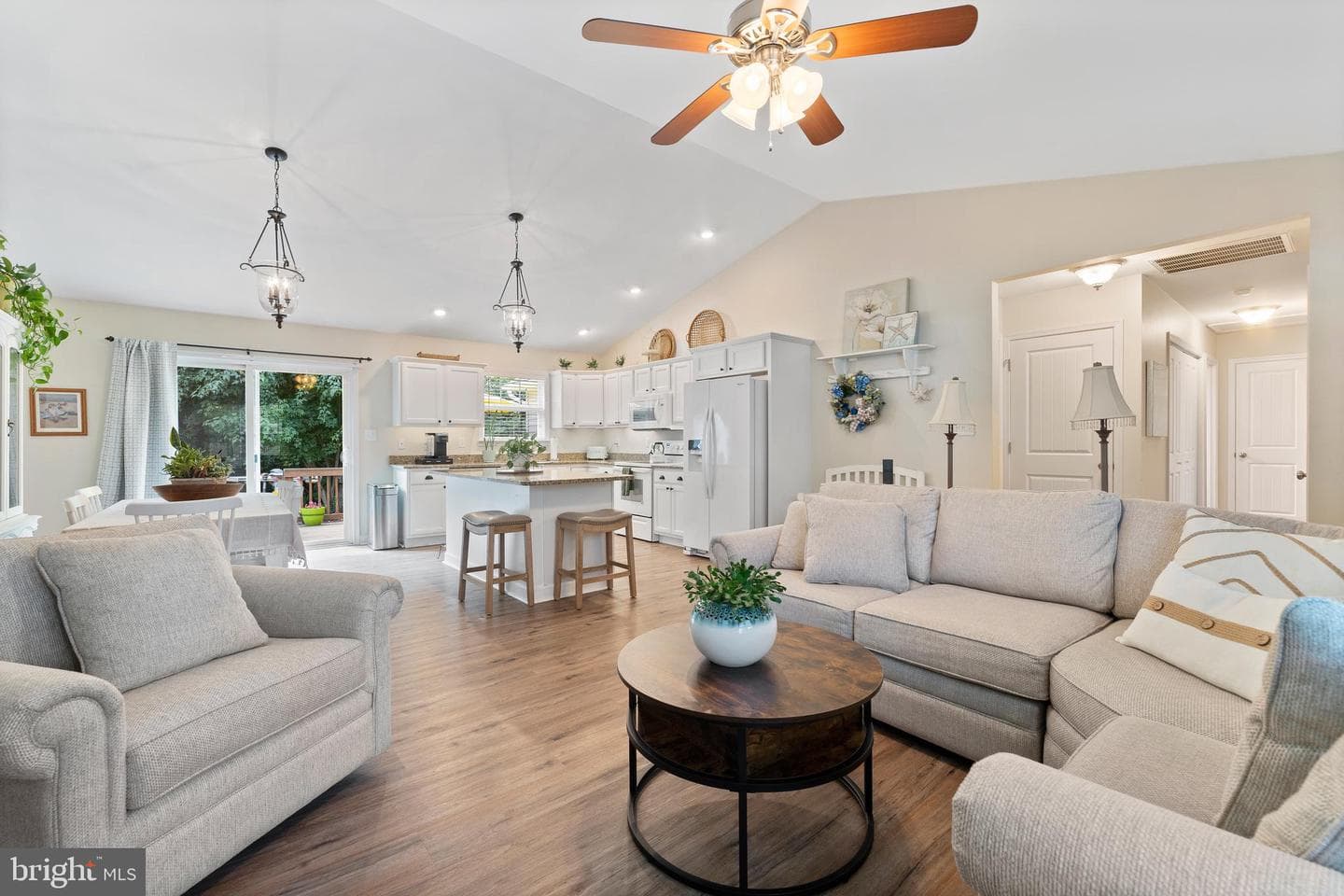 305 Cedar Ln photo 9