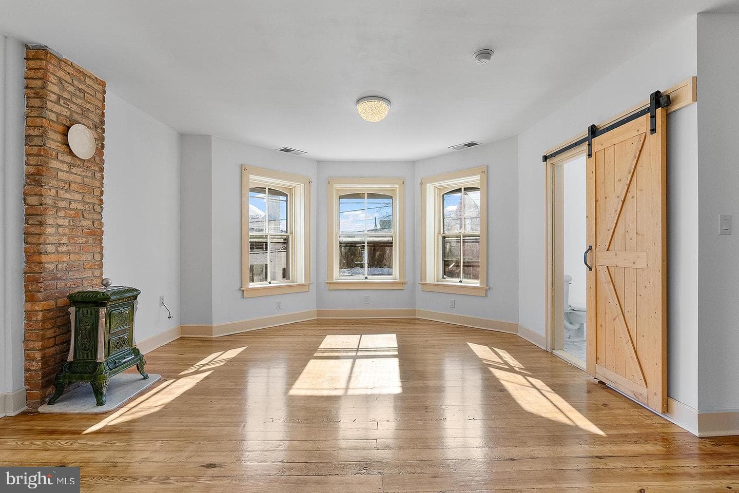 132 Amherst Street photo 37