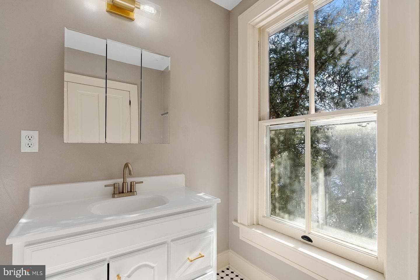 132 Amherst Street photo 60