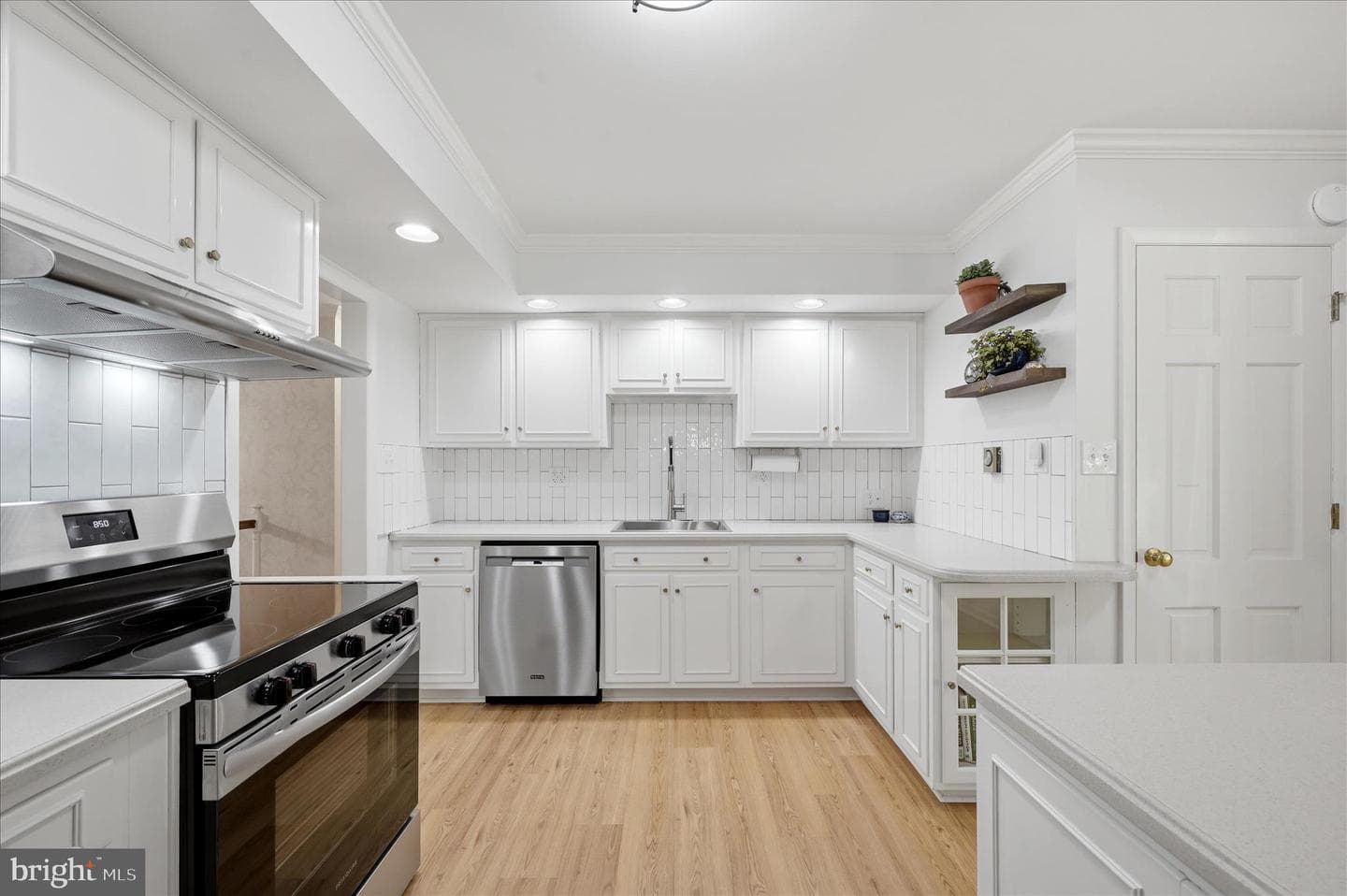 315 Walker Street photo 13