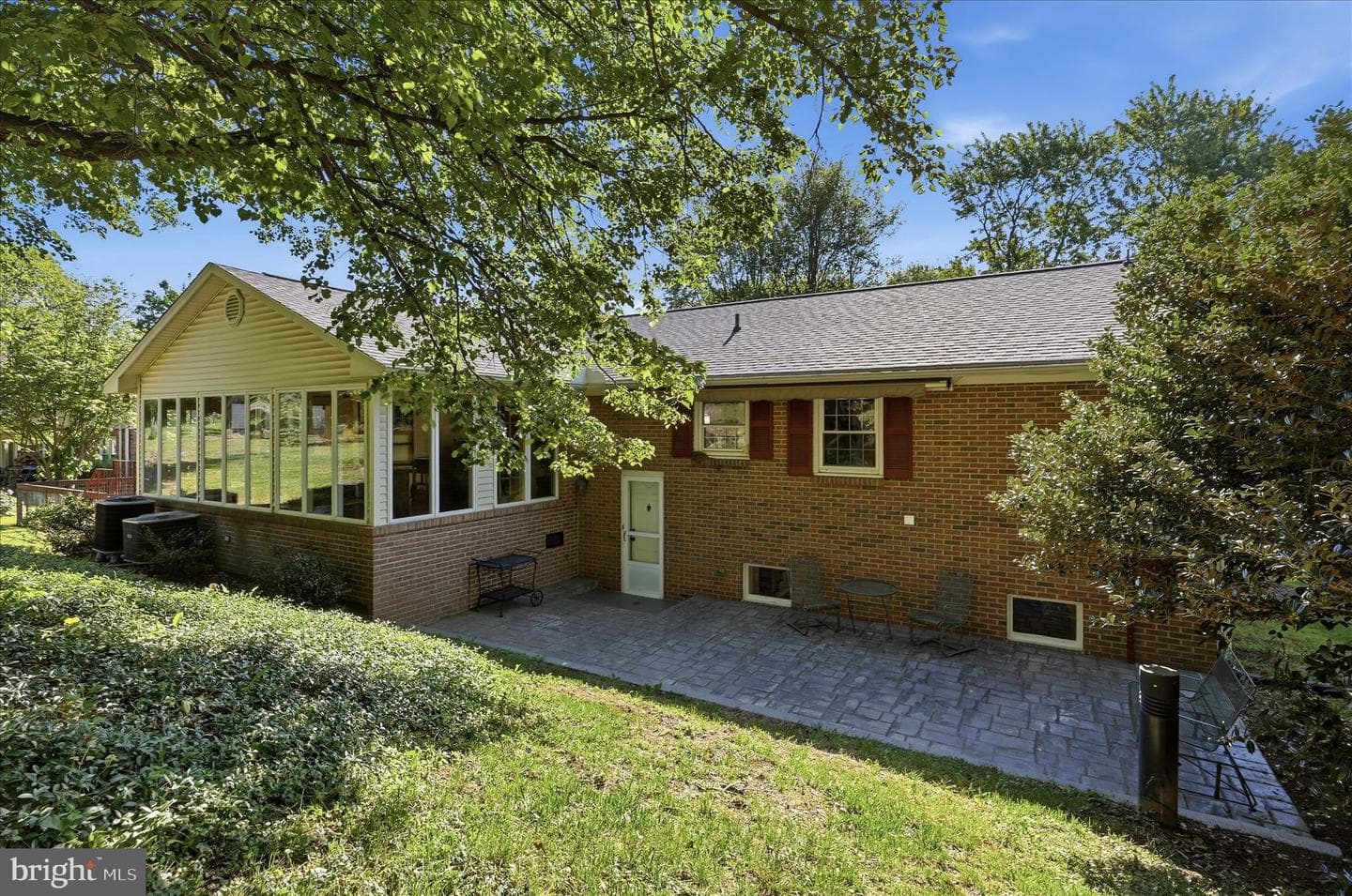 315 Walker Street photo 38
