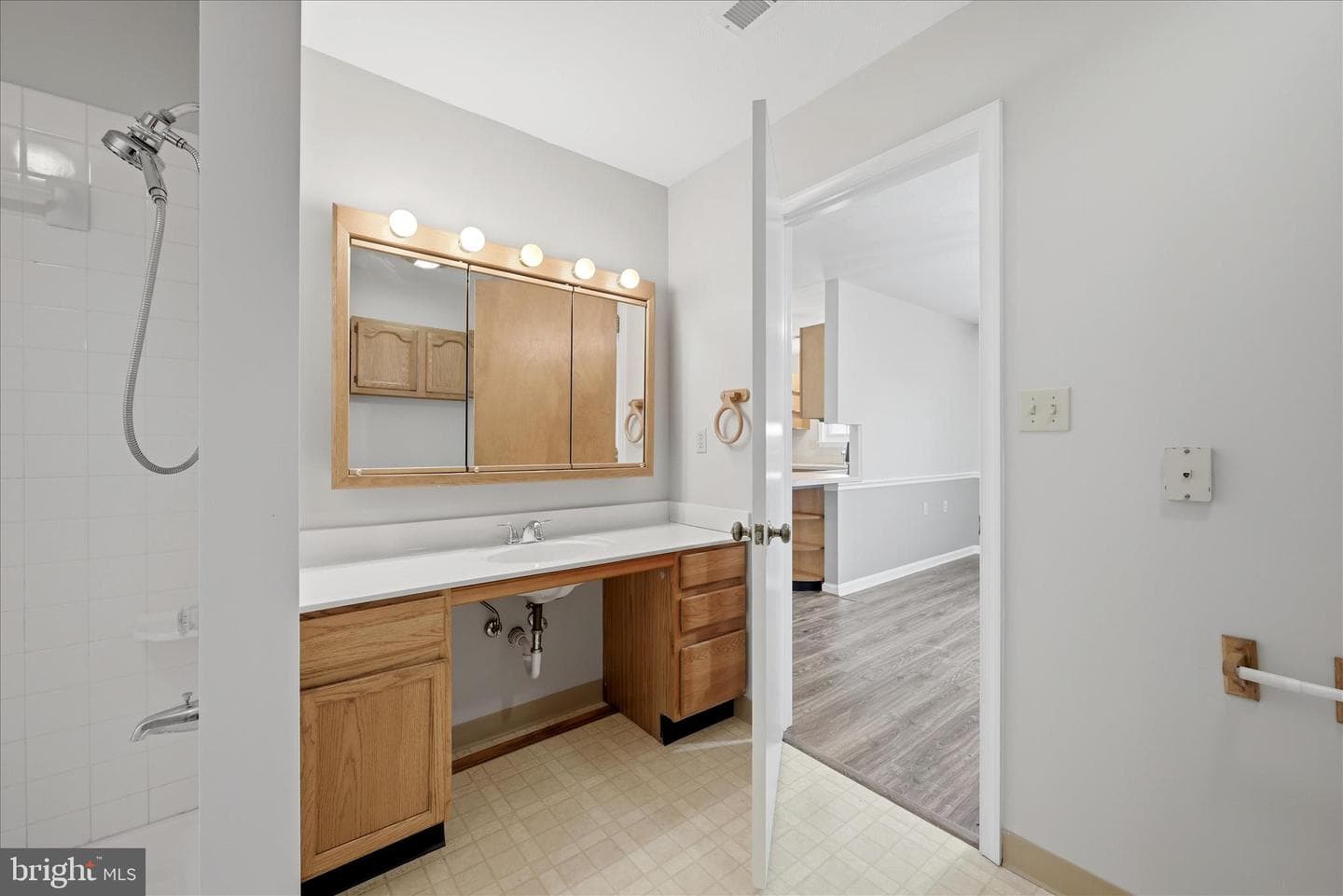 202 Russelcroft Road photo 25