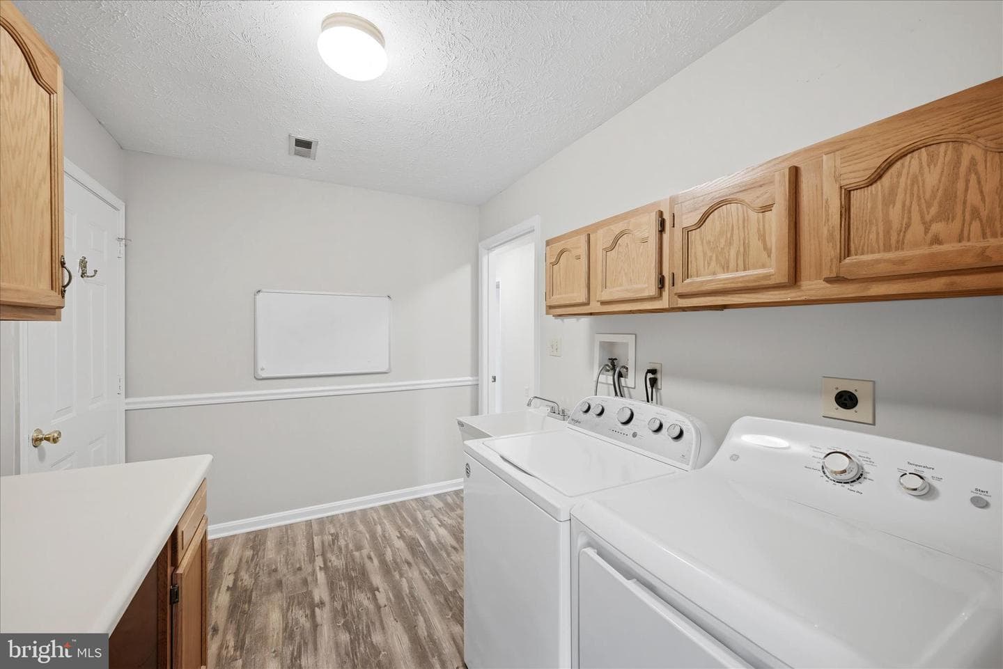 202 Russelcroft Road photo 33