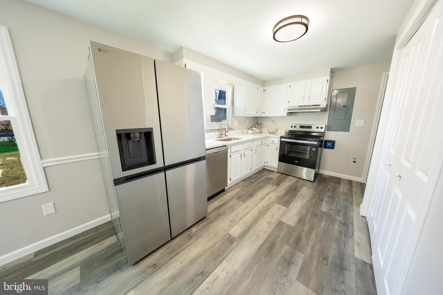 2952 Grace Street photo 6