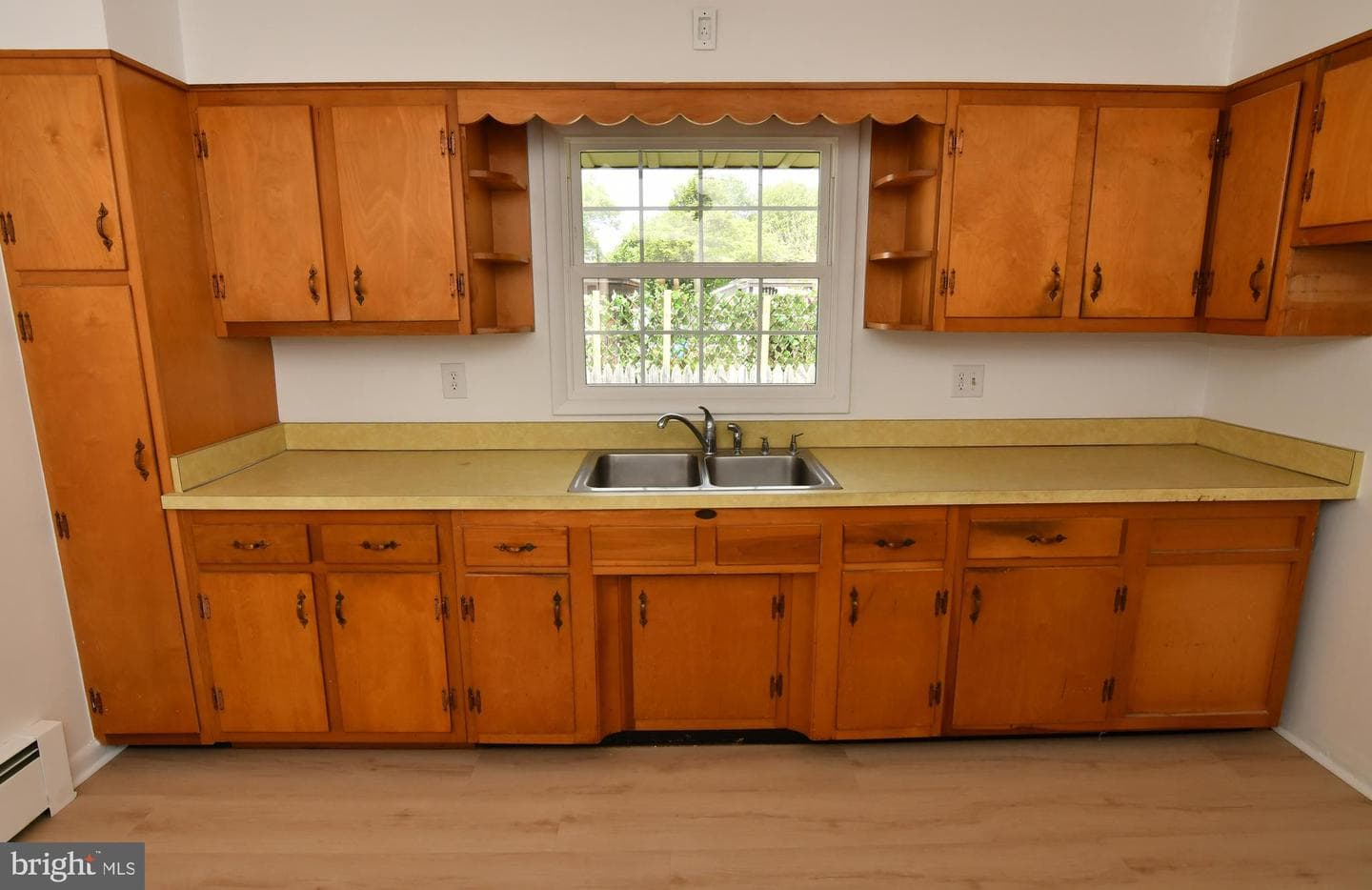 437 Beechcroft Road photo 17