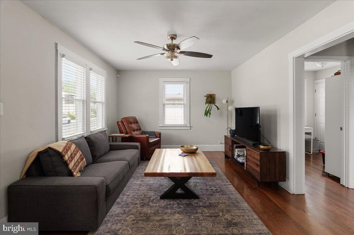 1044 Orchard Avenue photo 3